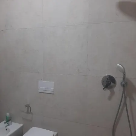 アパート Domus ティラナ